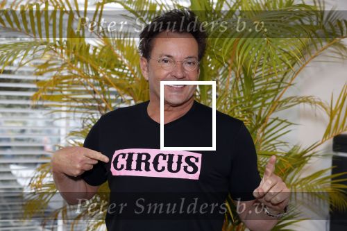 de Kwakel 23 maart 2018
Gerard Joling met nieuwe t shirts op kantoor van Entertainment.nl