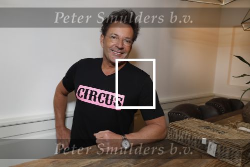 de Kwakel 23 maart 2018
Gerard Joling met nieuwe t shirts op kantoor van Entertainment.nl