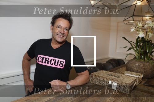 de Kwakel 23 maart 2018
Gerard Joling met nieuwe t shirts op kantoor van Entertainment.nl