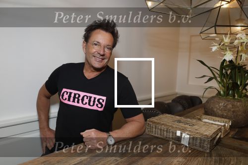 de Kwakel 23 maart 2018
Gerard Joling met nieuwe t shirts op kantoor van Entertainment.nl