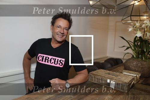 de Kwakel 23 maart 2018
Gerard Joling met nieuwe t shirts op kantoor van Entertainment.nl