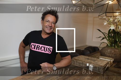 de Kwakel 23 maart 2018
Gerard Joling met nieuwe t shirts op kantoor van Entertainment.nl