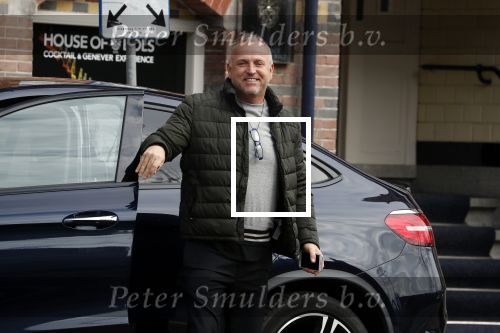 Amsterdam 4 april 2018 
Gordon stapt uit zijn mercedes SUV > Hij is veel kg afgevallen