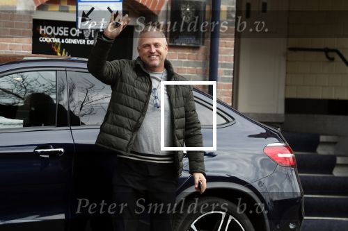 Amsterdam 4 april 2018 
Gordon stapt uit zijn mercedes SUV > Hij is veel kg afgevallen