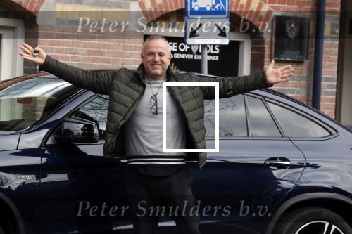 Amsterdam 4 april 2018 
Gordon stapt uit zijn mercedes SUV > Hij is veel kg afgevallen