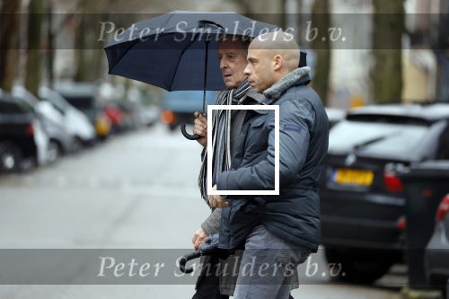 Amsterdam 13 maart 2018
Hans v Willigenburg onder paraplu  op de cornelis schuytstraat