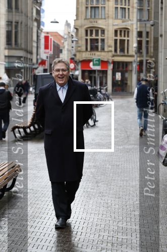 Den Haag 12 maart 2018 
Henk Krol wandelend op straat op weg naar de tweede kamer