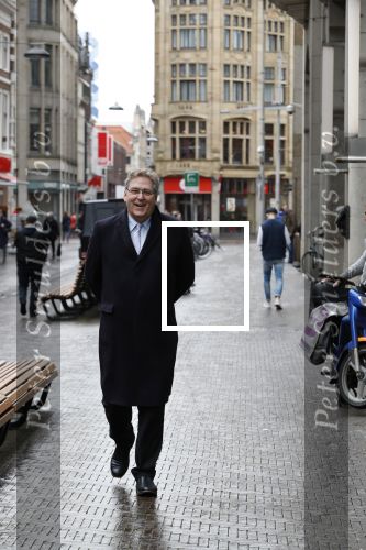 Den Haag 12 maart 2018 
Henk Krol wandelend op straat op weg naar de tweede kamer