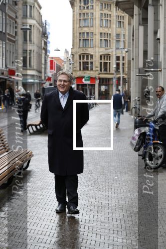Den Haag 12 maart 2018 
Henk Krol wandelend op straat op weg naar de tweede kamer