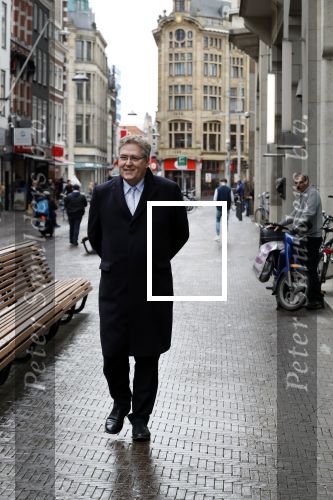 Den Haag 12 maart 2018 
Henk Krol wandelend op straat op weg naar de tweede kamer