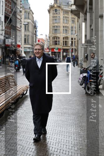 Den Haag 12 maart 2018 
Henk Krol wandelend op straat op weg naar de tweede kamer