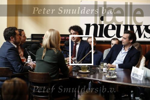 Den Haag 12 maart 2018
Fractievoorzitters Klaas Dijkhoff (VVD), Jesse Klaver (Groen Links), Lilian Marijnissen (SP) en Thierry Baudet (FvD) zijn met elkaar in gesprek in het Libelle Nieuwscafe ( Dudok)