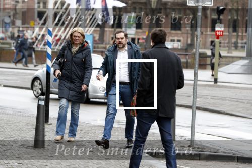 Den Haag 12 maart 2018
Fractievoorzitters Klaas Dijkhoff (VVD), Jesse Klaver (Groen Links), Lilian Marijnissen (SP) en Thierry Baudet (FvD) zijn met elkaar in gesprek in het Libelle Nieuwscafe ( Dudok)