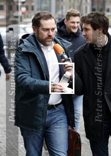 Den Haag 12 maart 2018
Fractievoorzitters Klaas Dijkhoff (VVD), Jesse Klaver (Groen Links), Lilian Marijnissen (SP) en Thierry Baudet (FvD) zijn met elkaar in gesprek in het Libelle Nieuwscafe ( Dudok)