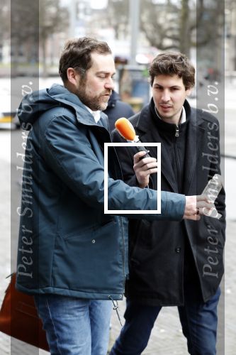 Den Haag 12 maart 2018
Fractievoorzitters Klaas Dijkhoff (VVD), Jesse Klaver (Groen Links), Lilian Marijnissen (SP) en Thierry Baudet (FvD) zijn met elkaar in gesprek in het Libelle Nieuwscafe ( Dudok)