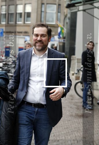 Den Haag 12 maart 2018
Fractievoorzitters Klaas Dijkhoff (VVD), Jesse Klaver (Groen Links), Lilian Marijnissen (SP) en Thierry Baudet (FvD) zijn met elkaar in gesprek in het Libelle Nieuwscafe ( Dudok)