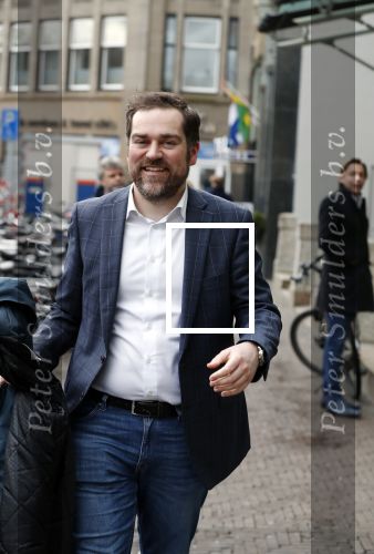 Den Haag 12 maart 2018
Fractievoorzitters Klaas Dijkhoff (VVD), Jesse Klaver (Groen Links), Lilian Marijnissen (SP) en Thierry Baudet (FvD) zijn met elkaar in gesprek in het Libelle Nieuwscafe ( Dudok)