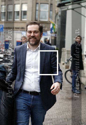 Den Haag 12 maart 2018
Fractievoorzitters Klaas Dijkhoff (VVD), Jesse Klaver (Groen Links), Lilian Marijnissen (SP) en Thierry Baudet (FvD) zijn met elkaar in gesprek in het Libelle Nieuwscafe ( Dudok)