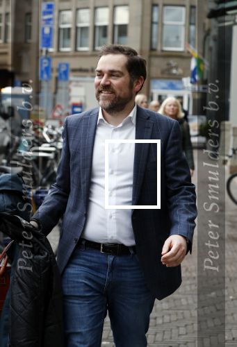 Den Haag 12 maart 2018
Fractievoorzitters Klaas Dijkhoff (VVD), Jesse Klaver (Groen Links), Lilian Marijnissen (SP) en Thierry Baudet (FvD) zijn met elkaar in gesprek in het Libelle Nieuwscafe ( Dudok)
