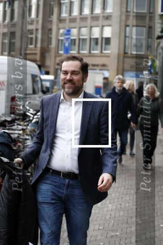 Den Haag 12 maart 2018
Fractievoorzitters Klaas Dijkhoff (VVD), Jesse Klaver (Groen Links), Lilian Marijnissen (SP) en Thierry Baudet (FvD) zijn met elkaar in gesprek in het Libelle Nieuwscafe ( Dudok)
