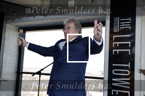 Rotterdam 20 maart 2018
Presentatie van ve woontorens met de naam THE LEE TOWERS in Rotterdam. Het is een project van Lee Foolen Tom Foolen Marc Reijs en Tom Bakkers.
Lee Towers en zijn vrouw Laura waren natuurlijk aanwezig.