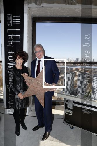 Rotterdam 20 maart 2018
Presentatie van ve woontorens met de naam THE LEE TOWERS in Rotterdam. Het is een project van Lee Foolen Tom Foolen Marc Reijs en Tom Bakkers.
Lee Towers en zijn vrouw Laura waren natuurlijk aanwezig.