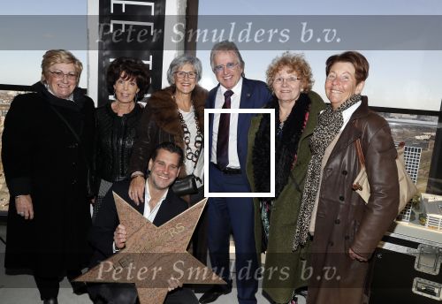 Rotterdam 20 maart 2018
Presentatie van ve woontorens met de naam THE LEE TOWERS in Rotterdam. Het is een project van Lee Foolen Tom Foolen Marc Reijs en Tom Bakkers.
Lee Towers en zijn vrouw Laura waren natuurlijk aanwezig.
