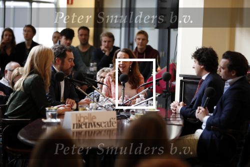 Den Haag 12 maart 2018
Fractievoorzitters Klaas Dijkhoff (VVD), Jesse Klaver (Groen Links), Lilian Marijnissen (SP) en Thierry Baudet (FvD) zijn met elkaar in gesprek in het Libelle Nieuwscafe ( Dudok)