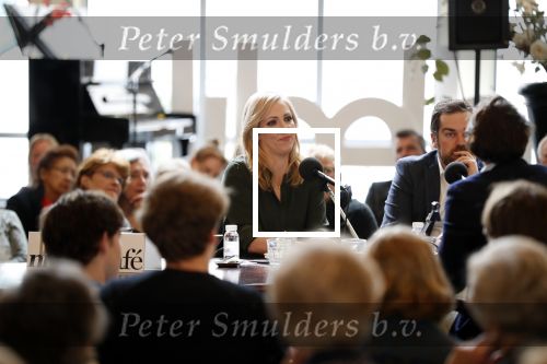 Den Haag 12 maart 2018
Fractievoorzitters Klaas Dijkhoff (VVD), Jesse Klaver (Groen Links), Lilian Marijnissen (SP) en Thierry Baudet (FvD) zijn met elkaar in gesprek in het Libelle Nieuwscafe ( Dudok)