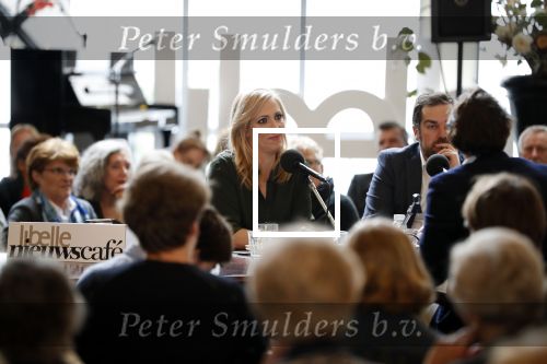 Den Haag 12 maart 2018
Fractievoorzitters Klaas Dijkhoff (VVD), Jesse Klaver (Groen Links), Lilian Marijnissen (SP) en Thierry Baudet (FvD) zijn met elkaar in gesprek in het Libelle Nieuwscafe ( Dudok)