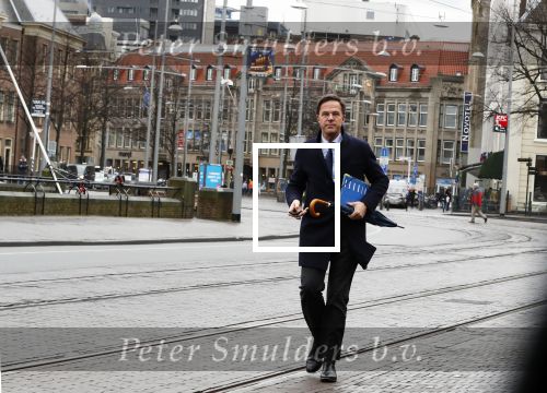 Den Haag 12 maart 2018 
Premiere Mark Rutte Wandelend op straat in Den Haag zonder beveiliging