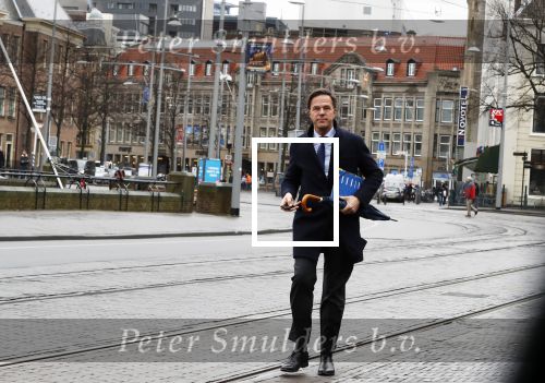 Den Haag 12 maart 2018 
Premiere Mark Rutte Wandelend op straat in Den Haag zonder beveiliging