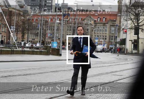 Den Haag 12 maart 2018 
Premiere Mark Rutte Wandelend op straat in Den Haag zonder beveiliging