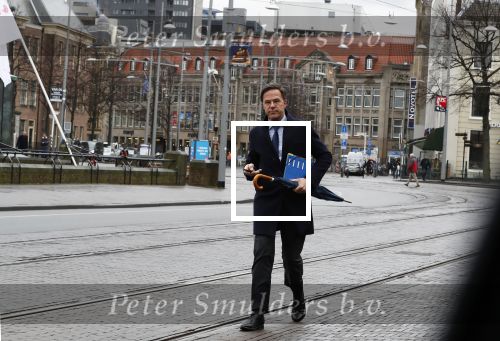 Den Haag 12 maart 2018 
Premiere Mark Rutte Wandelend op straat in Den Haag zonder beveiliging