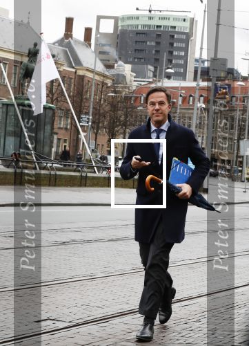 Den Haag 12 maart 2018 
Premiere Mark Rutte Wandelend op straat in Den Haag zonder beveiliging
