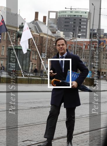 Den Haag 12 maart 2018 
Premiere Mark Rutte Wandelend op straat in Den Haag zonder beveiliging