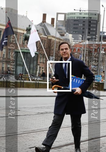 Den Haag 12 maart 2018 
Premiere Mark Rutte Wandelend op straat in Den Haag zonder beveiliging