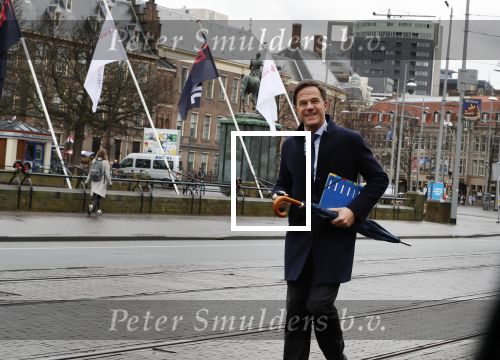 Den Haag 12 maart 2018 
Premiere Mark Rutte Wandelend op straat in Den Haag zonder beveiliging
