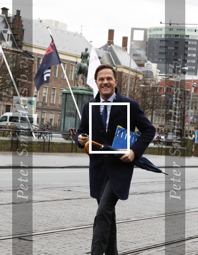 Den Haag 12 maart 2018 
Premiere Mark Rutte Wandelend op straat in Den Haag zonder beveiliging