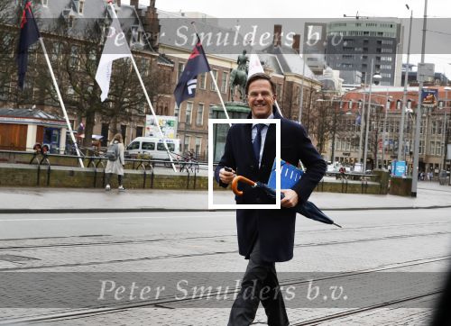 Den Haag 12 maart 2018 
Premiere Mark Rutte Wandelend op straat in Den Haag zonder beveiliging
