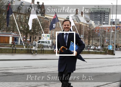 Den Haag 12 maart 2018 
Premiere Mark Rutte Wandelend op straat in Den Haag zonder beveiliging