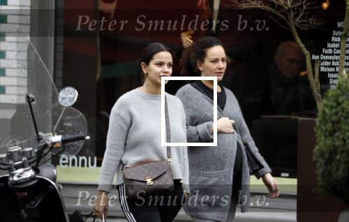 Amsterdam 13 maart 2018 
Monica Geuze zwanger met een vriendin op de cornelis schuytstraat