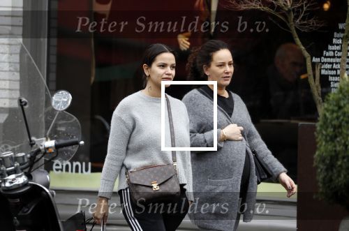 Amsterdam 13 maart 2018 
Monica Geuze zwanger met een vriendin op de cornelis schuytstraat