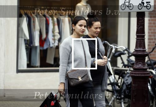 Amsterdam 13 maart 2018 
Monica Geuze zwanger met een vriendin op de cornelis schuytstraat