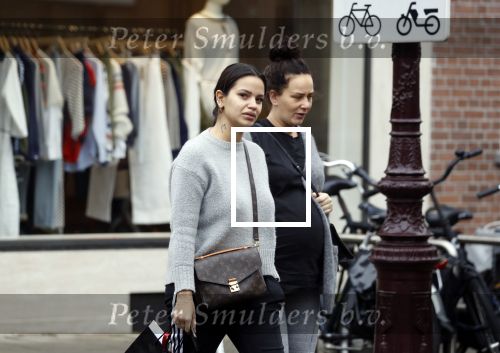 Amsterdam 13 maart 2018 
Monica Geuze zwanger met een vriendin op de cornelis schuytstraat
