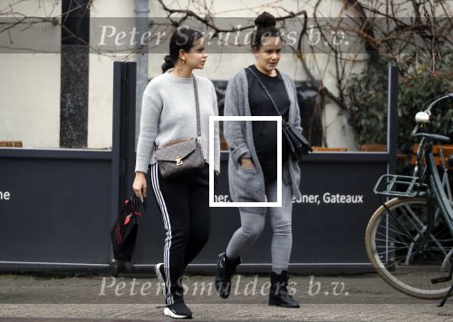 Amsterdam 13 maart 2018 
Monica Geuze zwanger met een vriendin op de cornelis schuytstraat