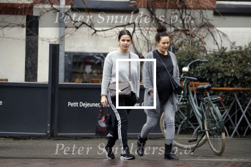Amsterdam 13 maart 2018 
Monica Geuze zwanger met een vriendin op de cornelis schuytstraat