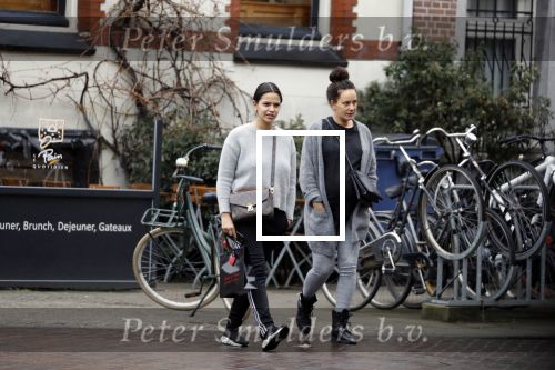 Amsterdam 13 maart 2018 
Monica Geuze zwanger met een vriendin op de cornelis schuytstraat