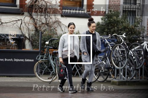 Amsterdam 13 maart 2018 
Monica Geuze zwanger met een vriendin op de cornelis schuytstraat