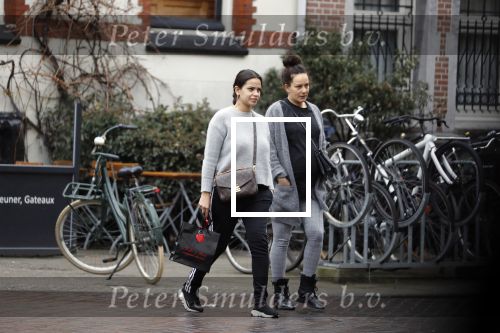 Amsterdam 13 maart 2018 
Monica Geuze zwanger met een vriendin op de cornelis schuytstraat